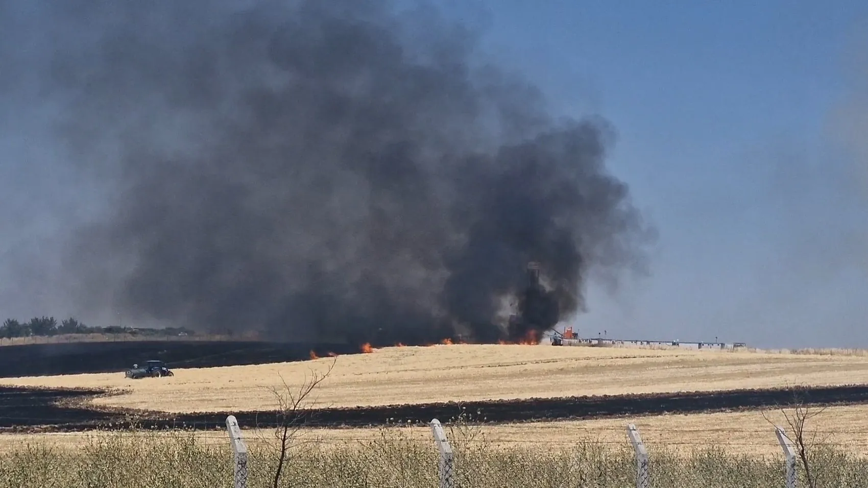 Diyarbakır'da petrol sahasına ramak kala söndürülen yangın