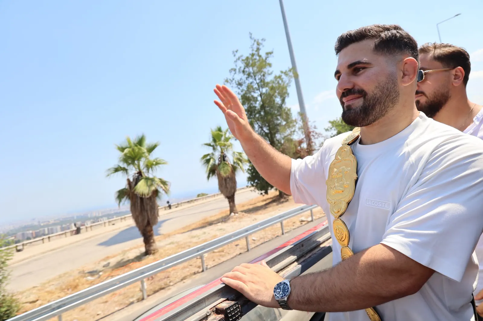 Kırkpınar şampiyonu Erkan Taş Antalya’ya altın kemerle döndü