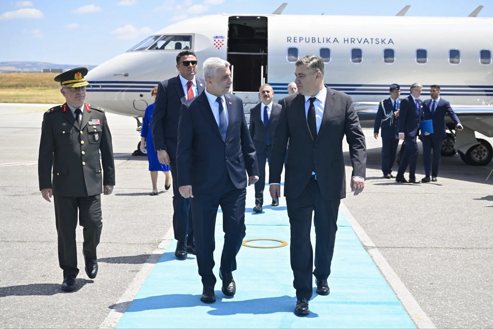 Hırvatistan lideri Milanovic NATO zirvesi için Ankara'da