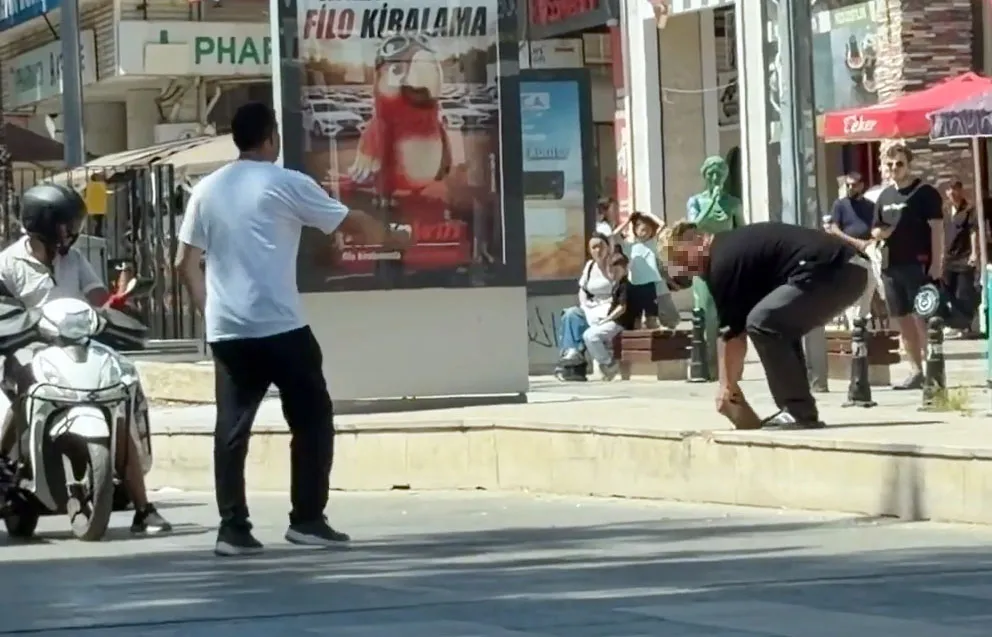 Antalya’nın kalbinde turistlerin gözü önünde dehşet anları