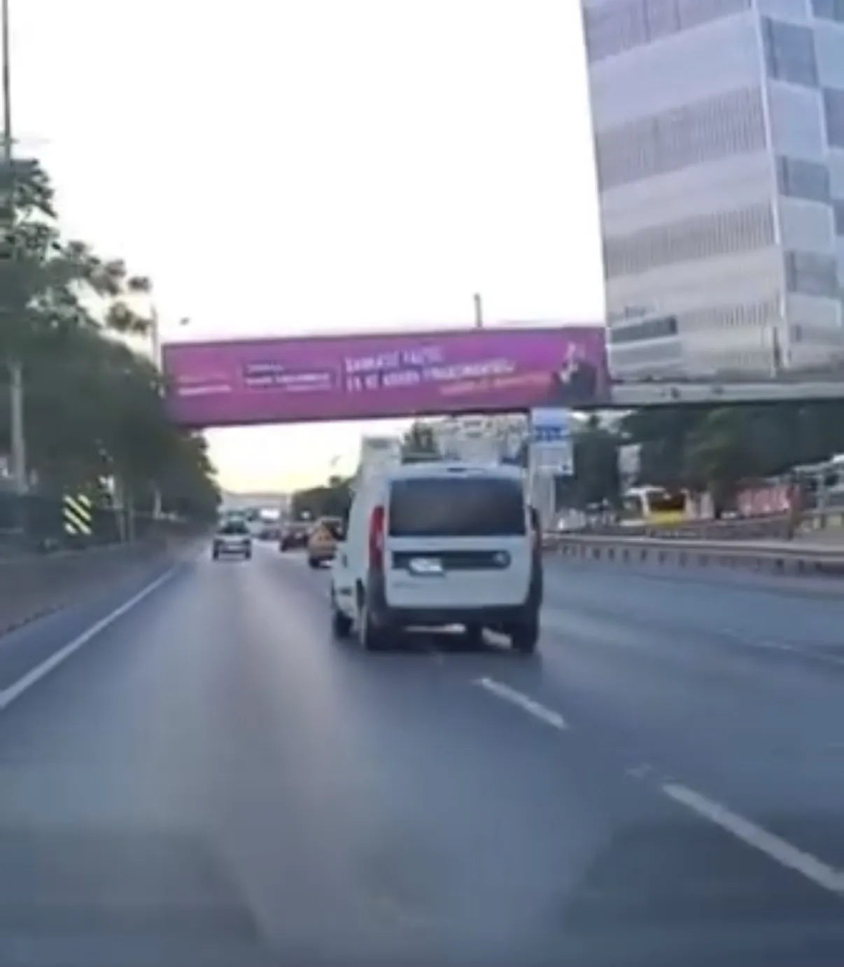 Ataşehir trafiğinde makas atan sürücüye ağır fatura
