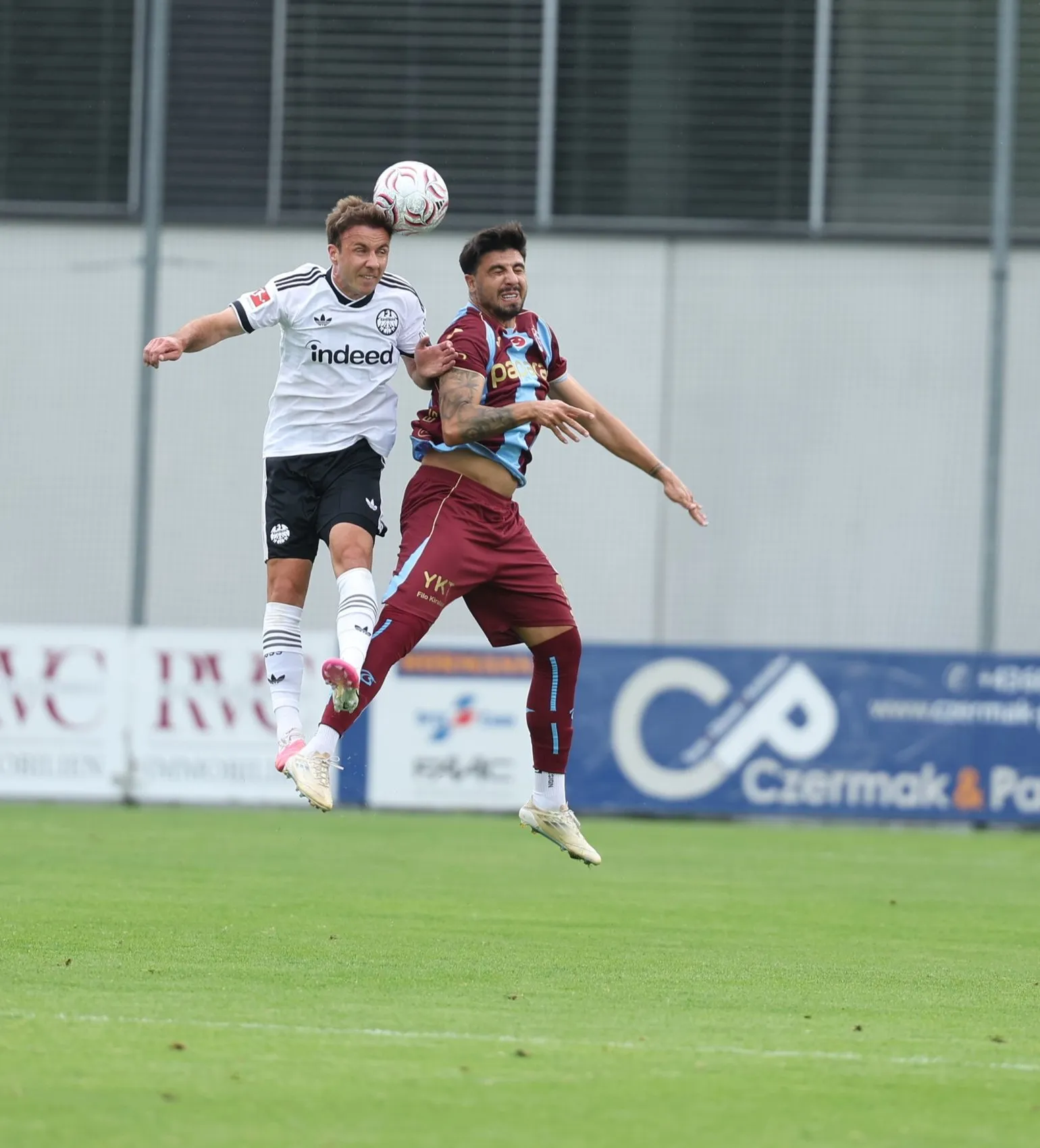 Trabzonspor yeni sezonun ilk sınavında Frankfurt karşısında ağır yara aldı
