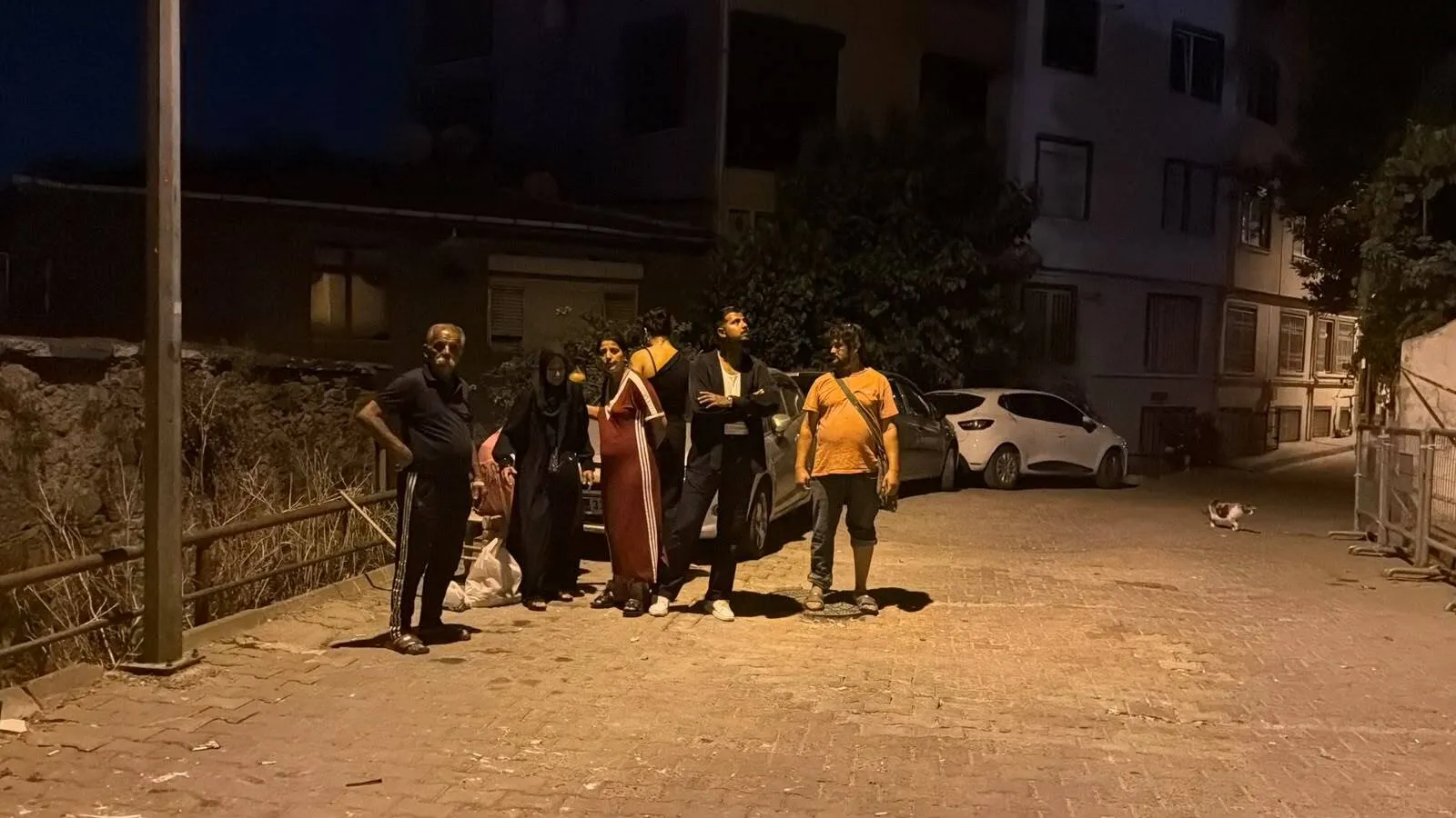 Üsküdar’da aniden çöken balkon sonrası bina mühürlendi