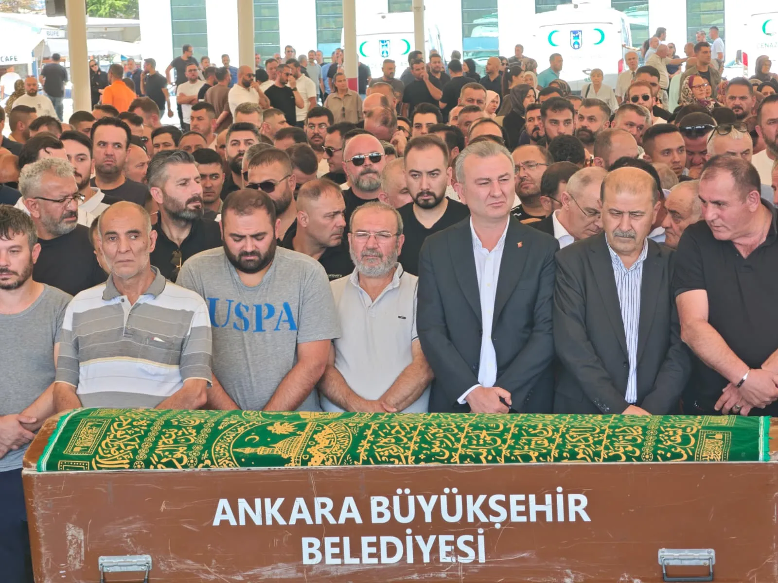 Ankara'da hafriyat kamyonu faciası Bir işçi son yolculuğuna uğurlandı