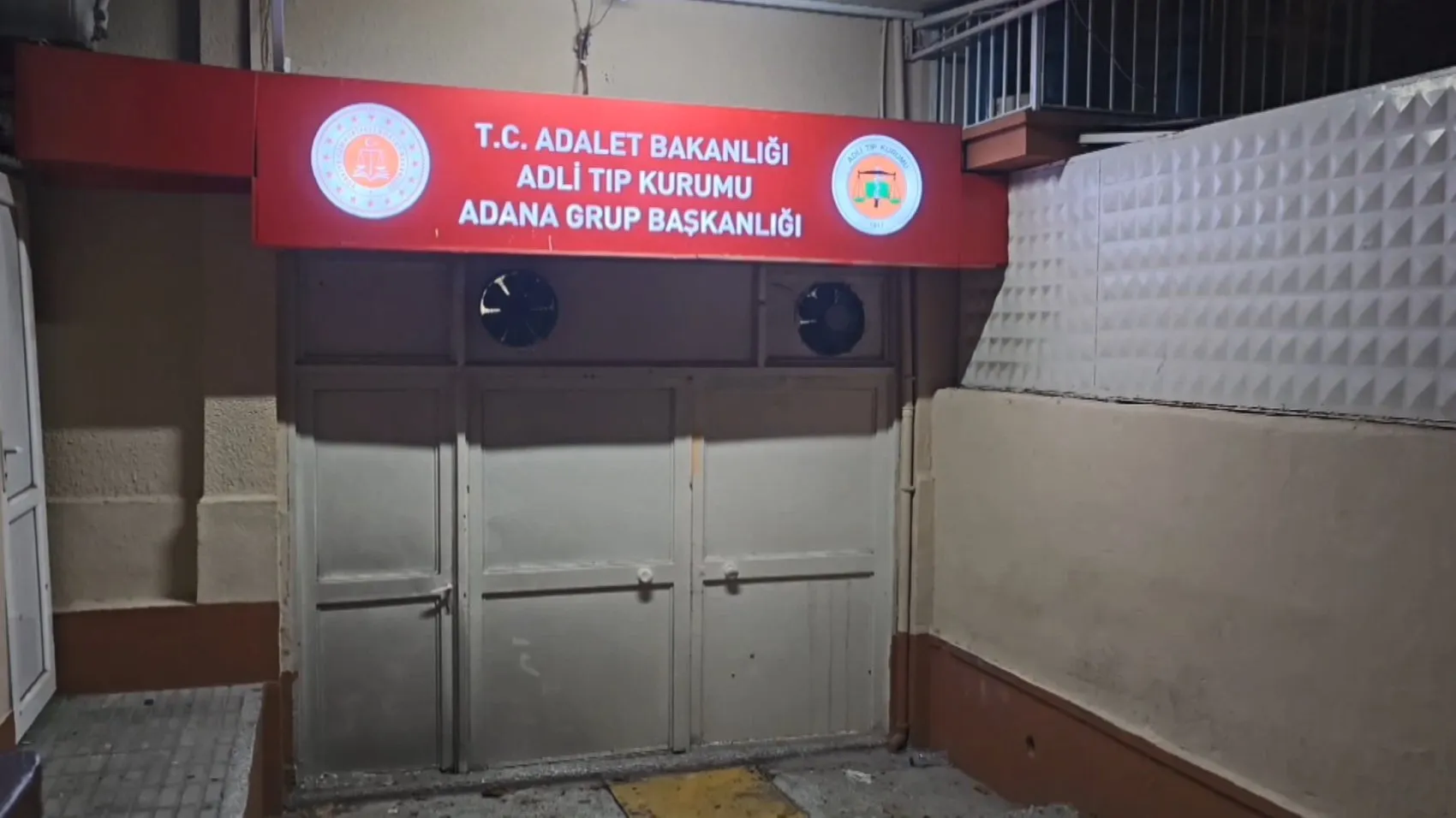 Adana'da 24 yaşındaki genç kadın sokak ortasında vuruldu