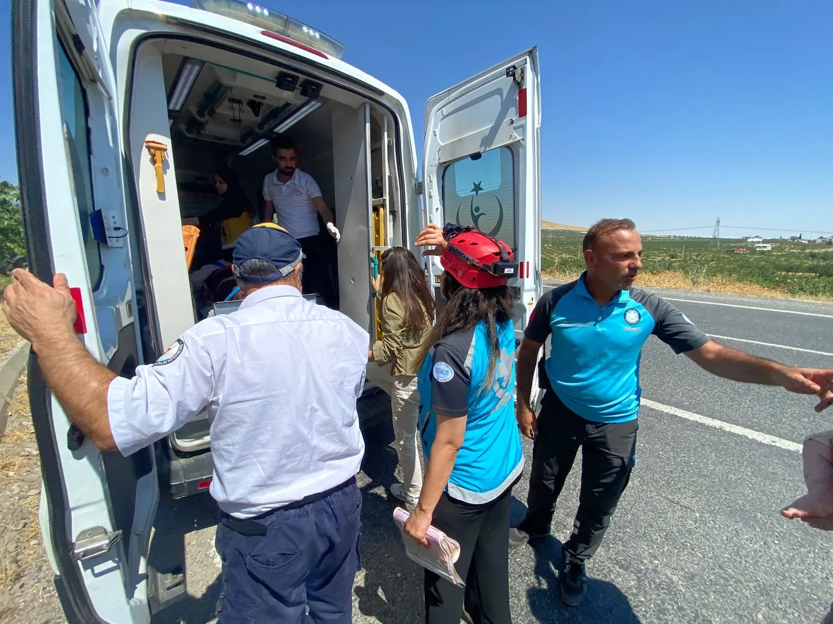 Şanlıurfa yolunda dikkatsizlik 12 kişiyi hastanelik etti