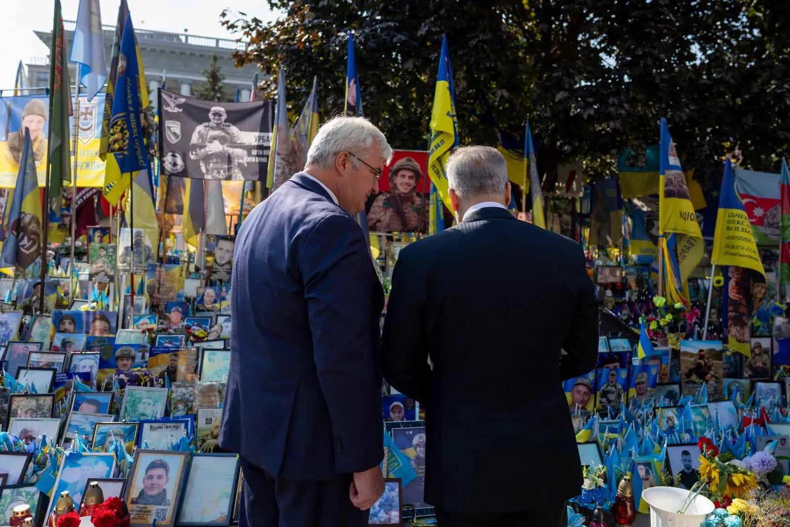 Hakan Fidan Kiev'de savaş kurbanlarını andı