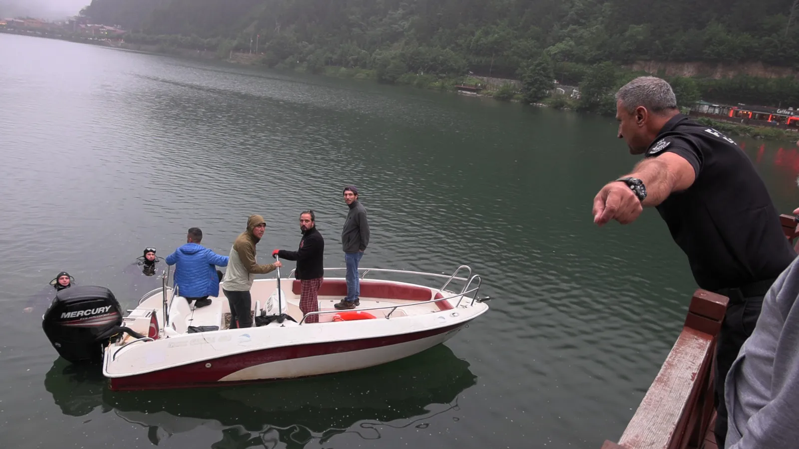 Uzungöl'de çantasını kurtarmak isteyen turist boğularak hayatını kaybetti