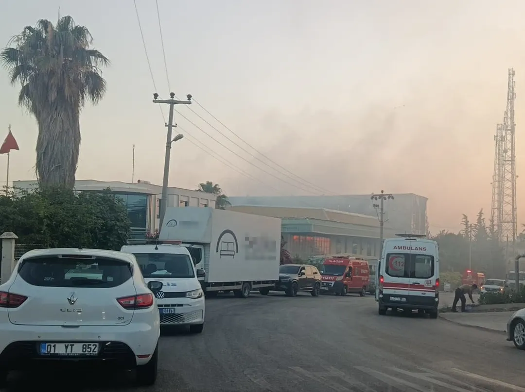 Adana'daki yatak fabrikasında gece yarısı yangını