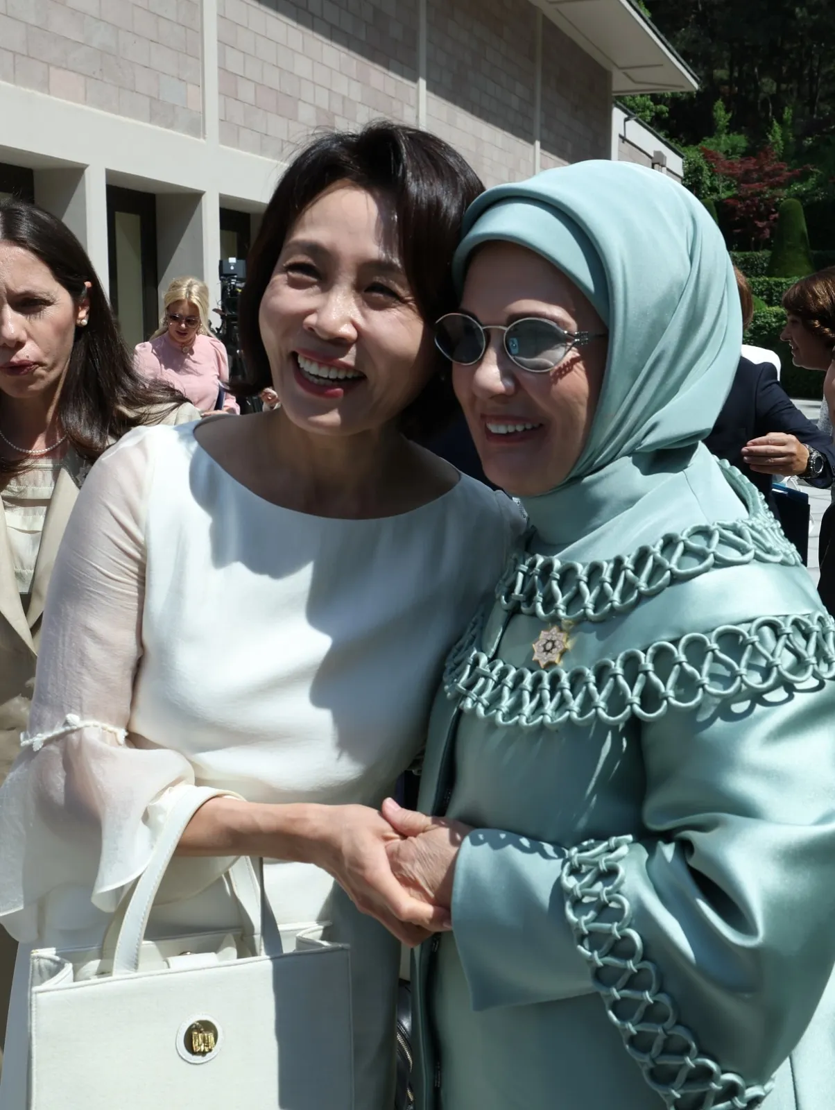Emine Erdoğan'dan lider eşlerine dijital güvenlik çağrısı