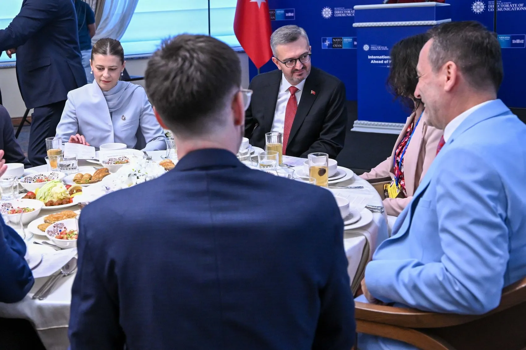 İletişim Başkanı Duran NATO Zirvesi öncesi yabancı basınla buluştu