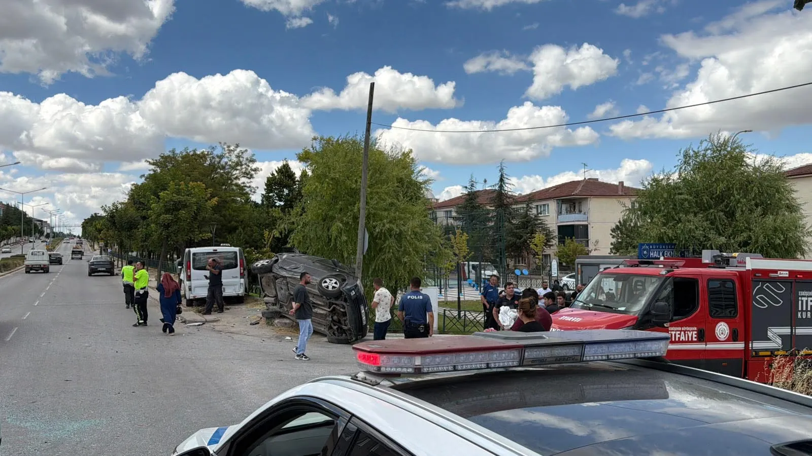 Eskişehir’de iki araç çarpıştı 8 kişi hastaneye kaldırıldı