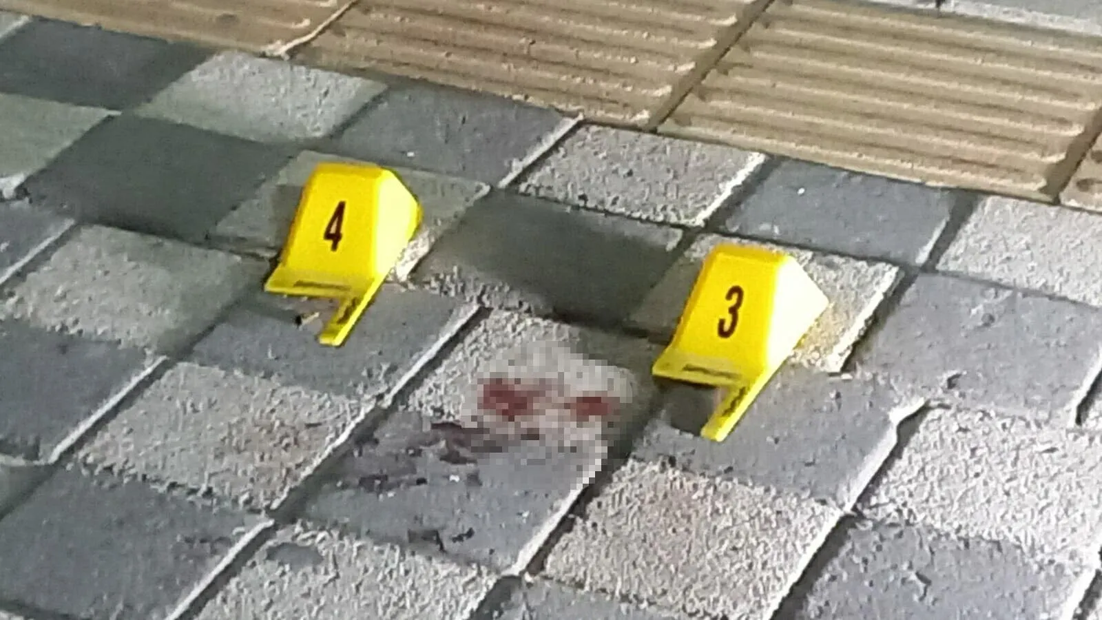 Manisa'da sokak ortasında kasklı saldırı
