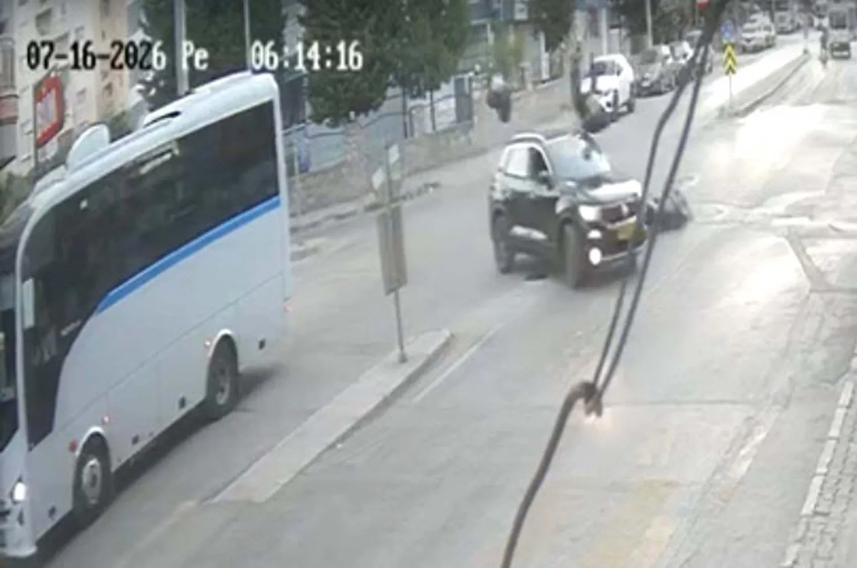 Buca'da motosiklet sürücüsüne çarpıp kaçtı