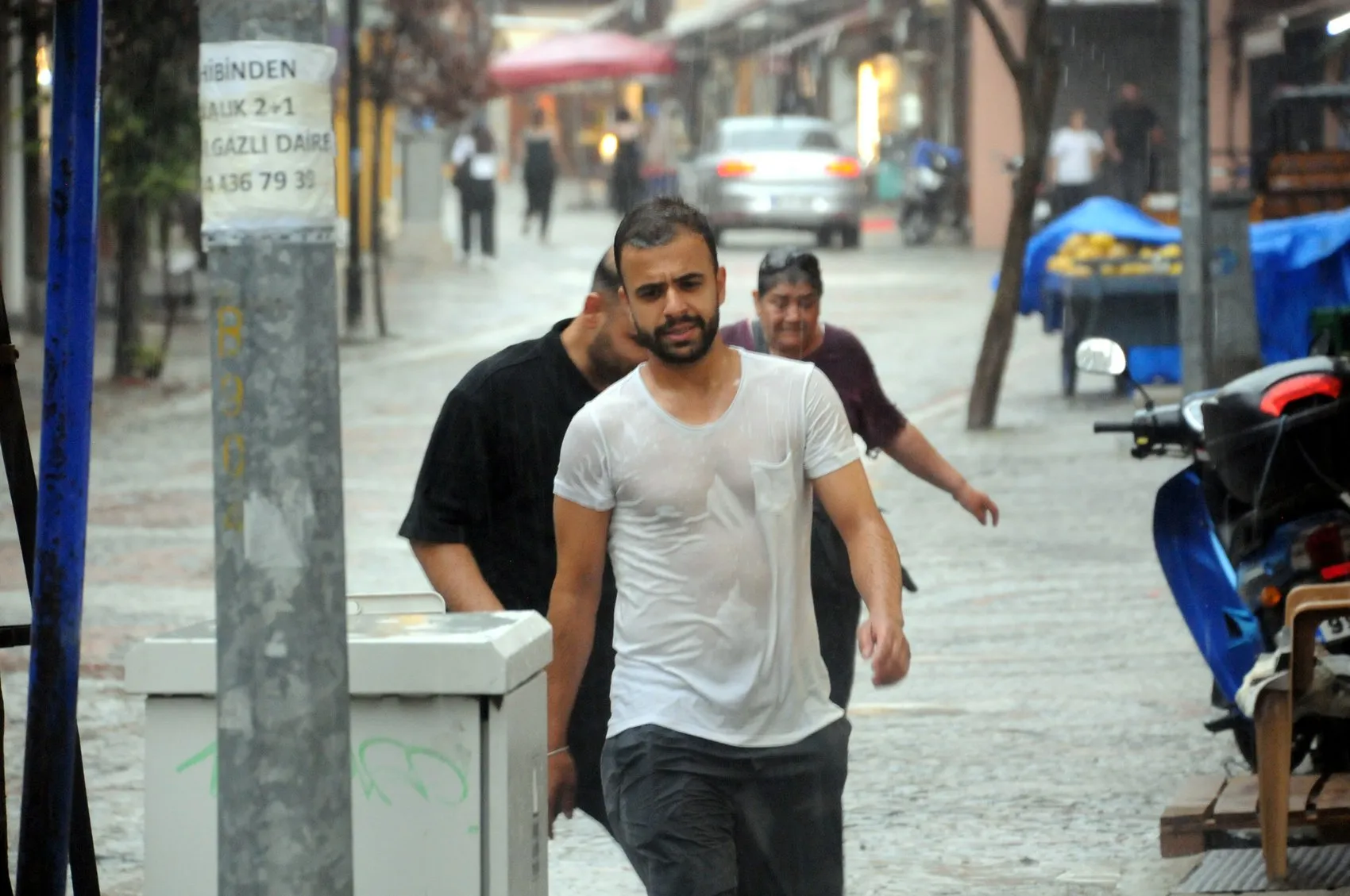 Edirne’de sağanak yağış hayatı olumsuz etkiledi