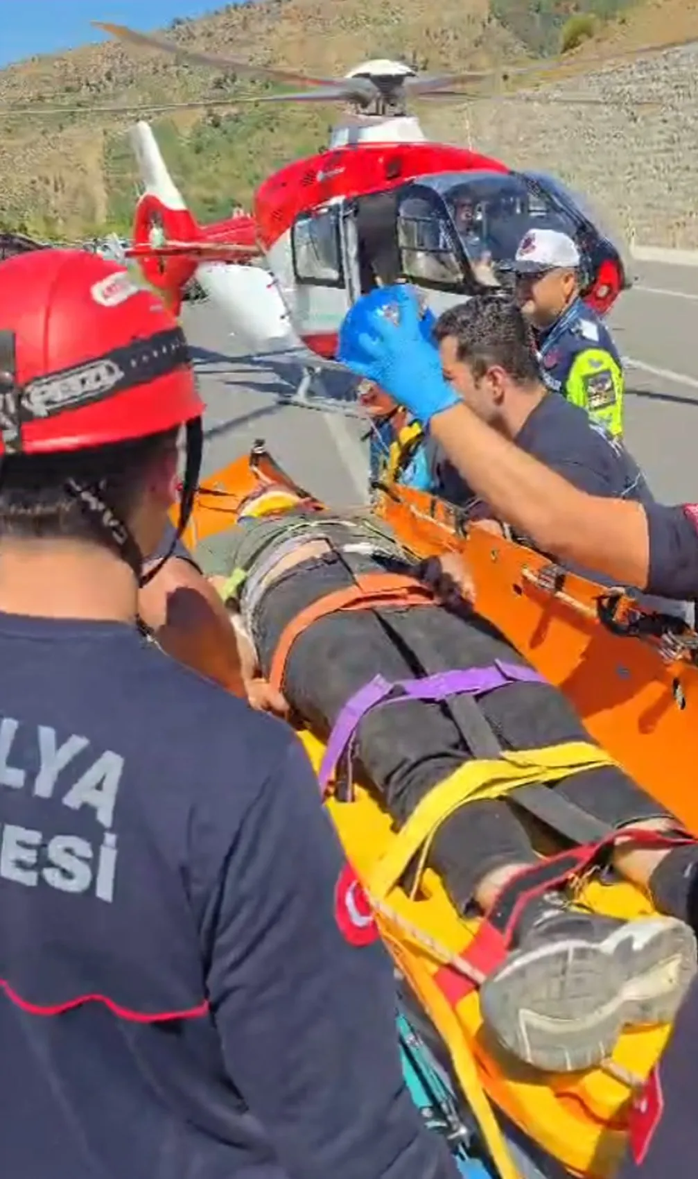 Antalya'da aile faciası Uçuruma yuvarlanan kamyonetten 5 ölü çıktı