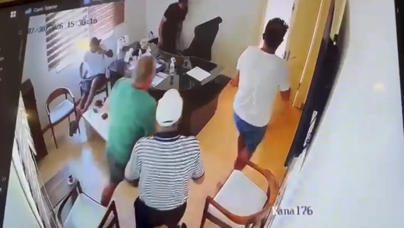 Mersin'de tatil sitesinde kasklı saldırgan dehşeti