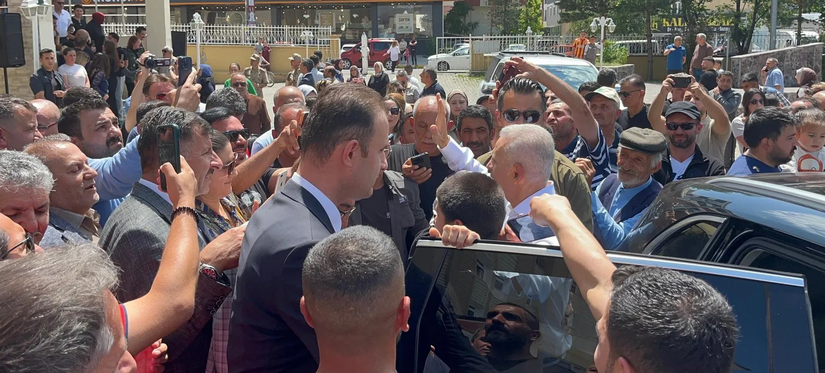 Ardahan Valisi Mehmet Fatih Çiçekli şehre veda etti