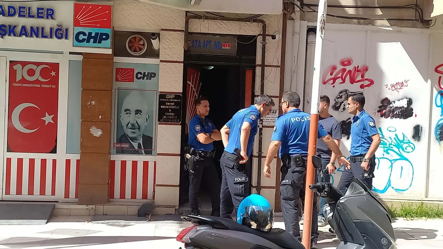 CHP Manisa İl Başkanlığı binasında tartışma kanlı bitti