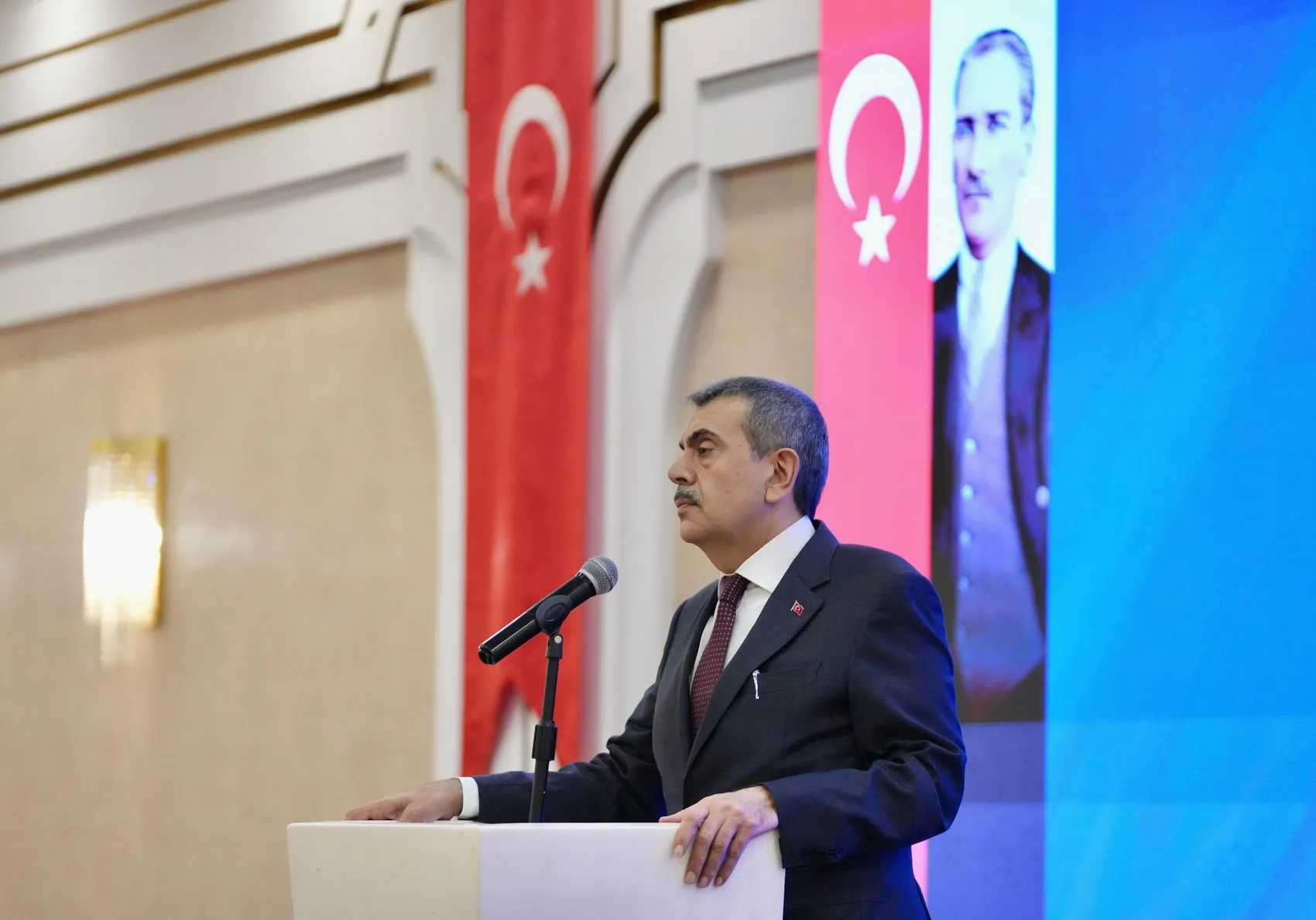 Türkiye'nin yeni eğitim elçileri yurt dışına gidiyor