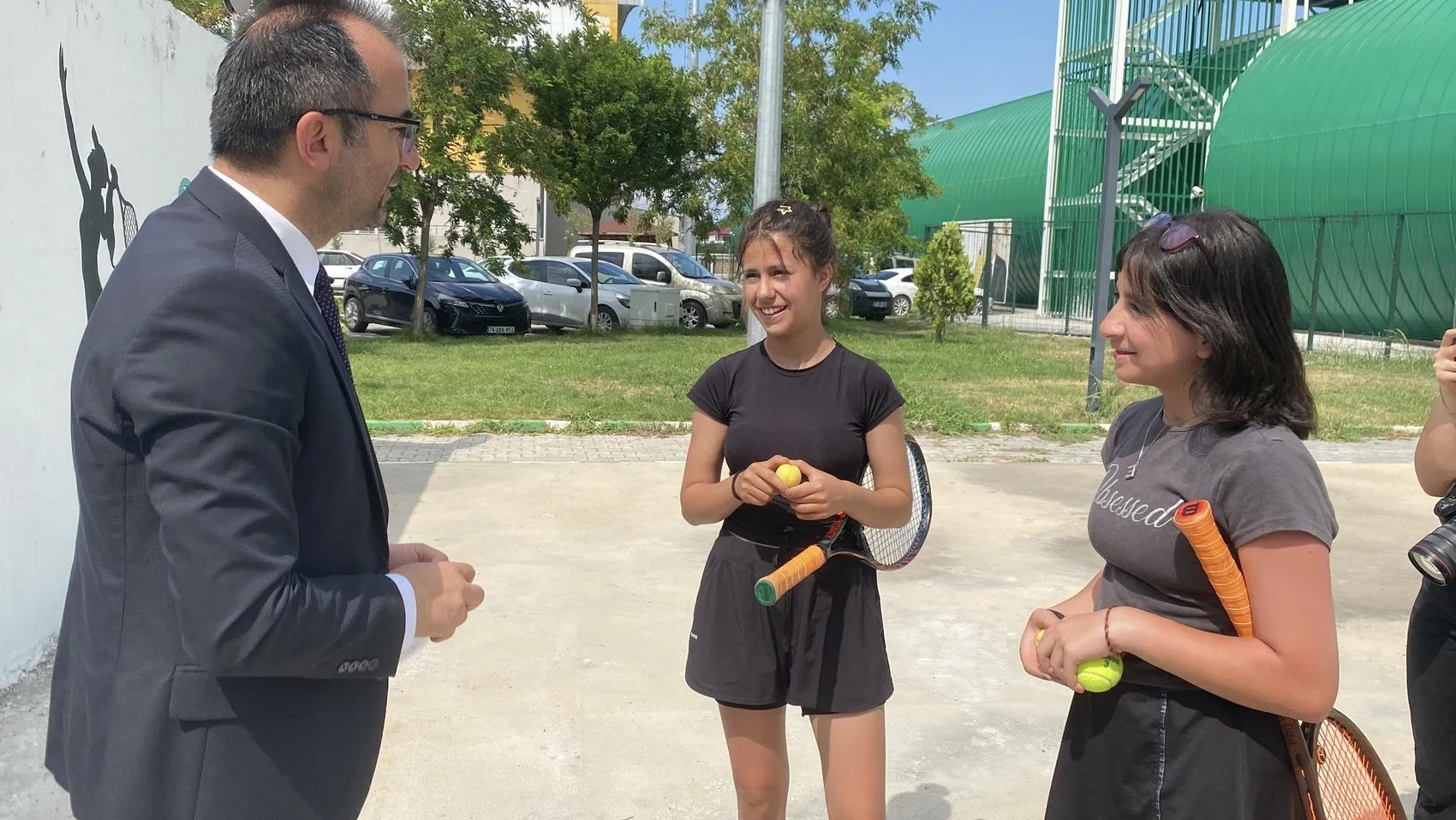Iğdır’da tenis kortlarında kayısı molası