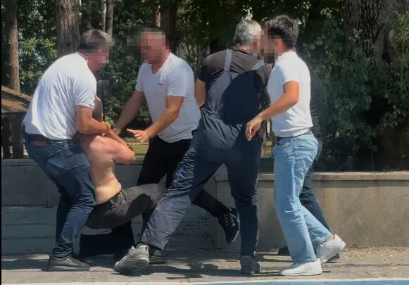 Düzce'de alışveriş merkezi önünde meydan dayağı