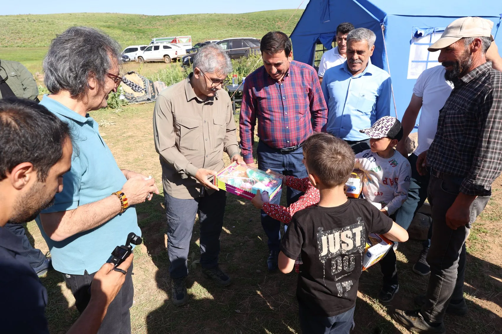 Bingöl Valisi 2600 metrede çadır hayatına ortak oldu