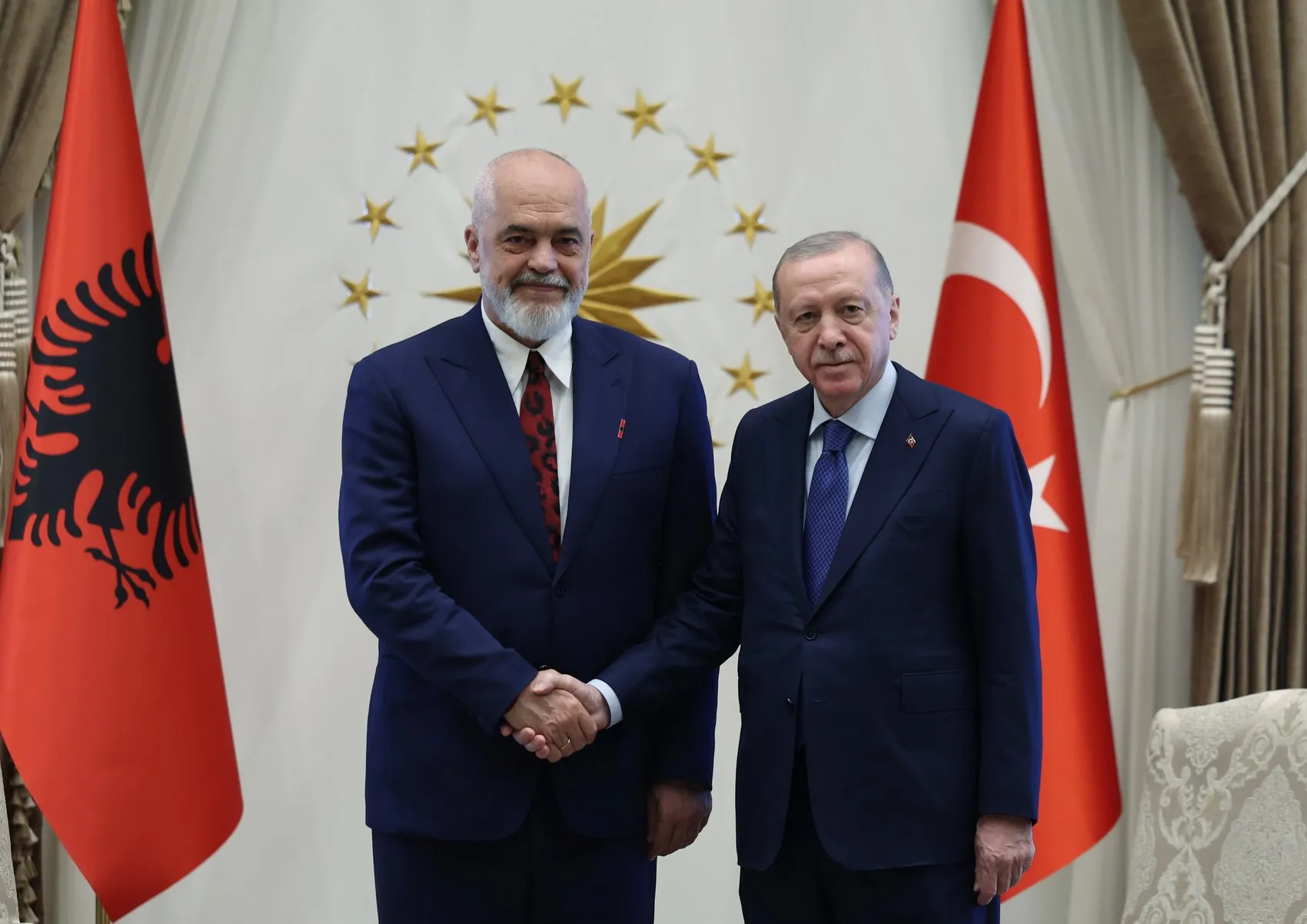 Erdoğan ve Rama NATO Zirvesi kapsamında görüştü