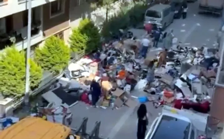 Avcılar'da ev sahibi cezaevindeki kiracısının eşyalarını sokağa attı