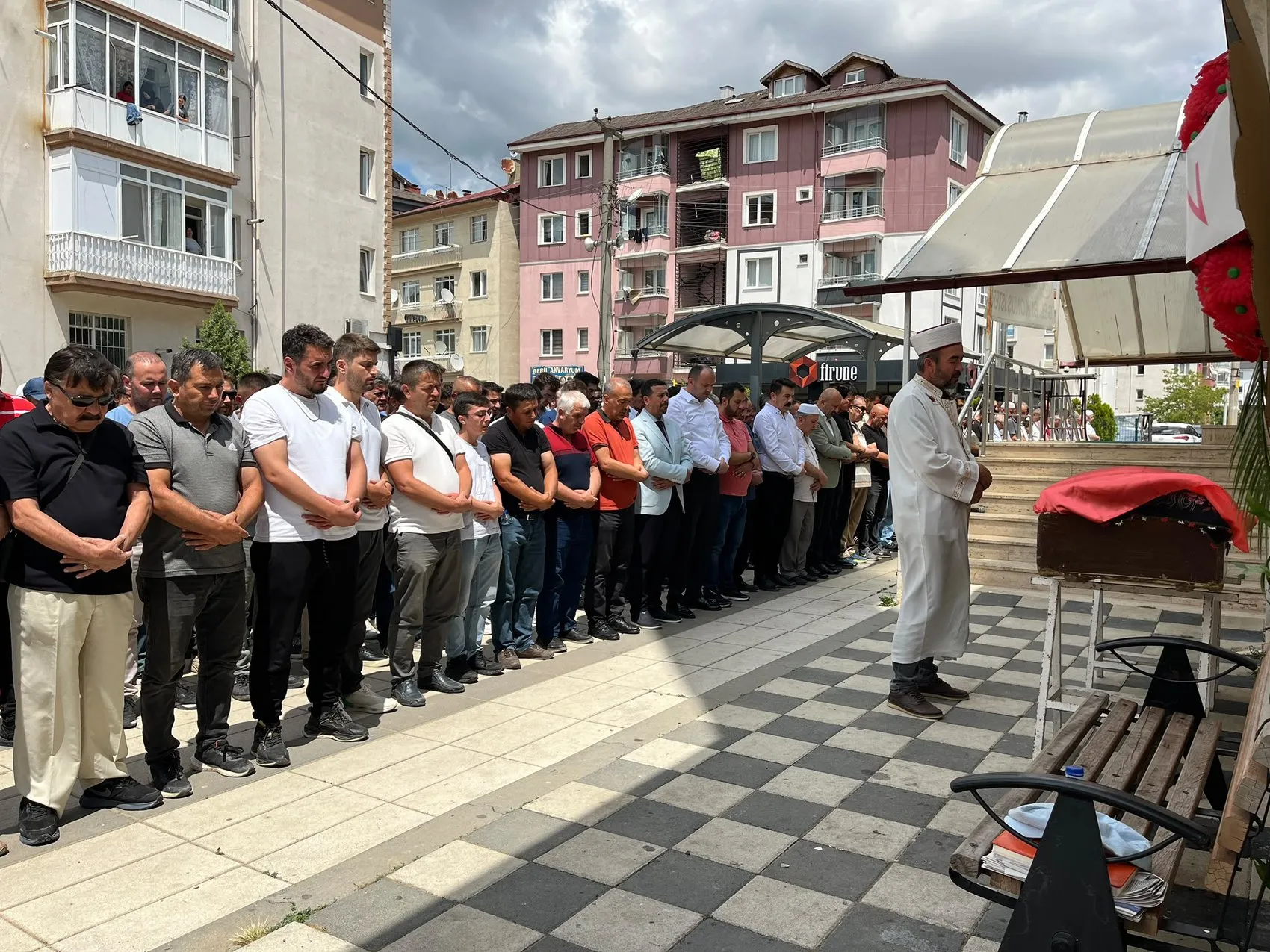 Bolu'da uçurumdan düşen araçtaki iki genç toprağa verildi