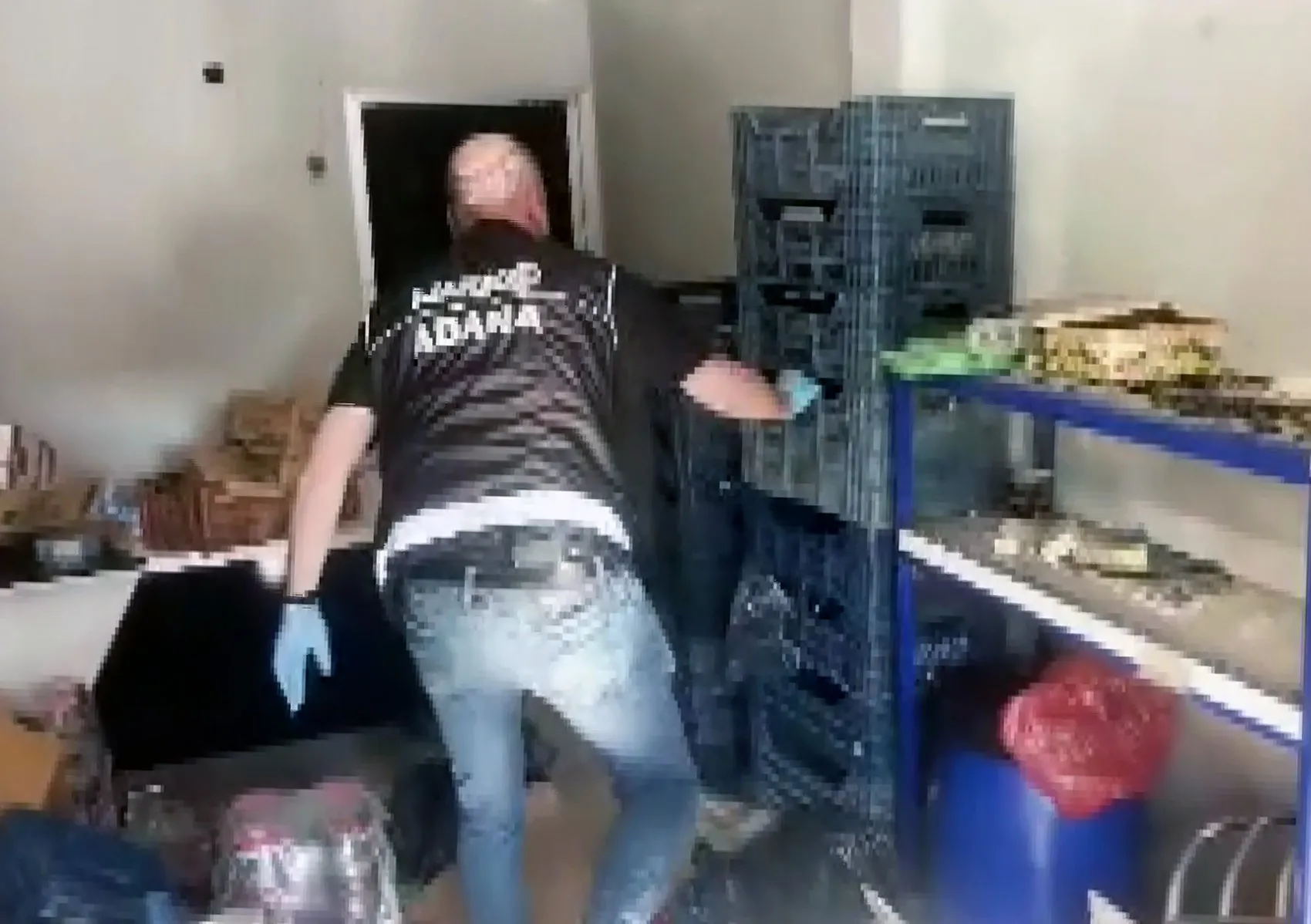 Adana’da uyuşturucu baskını Tavana saklanan binlerce hapa el konuldu
