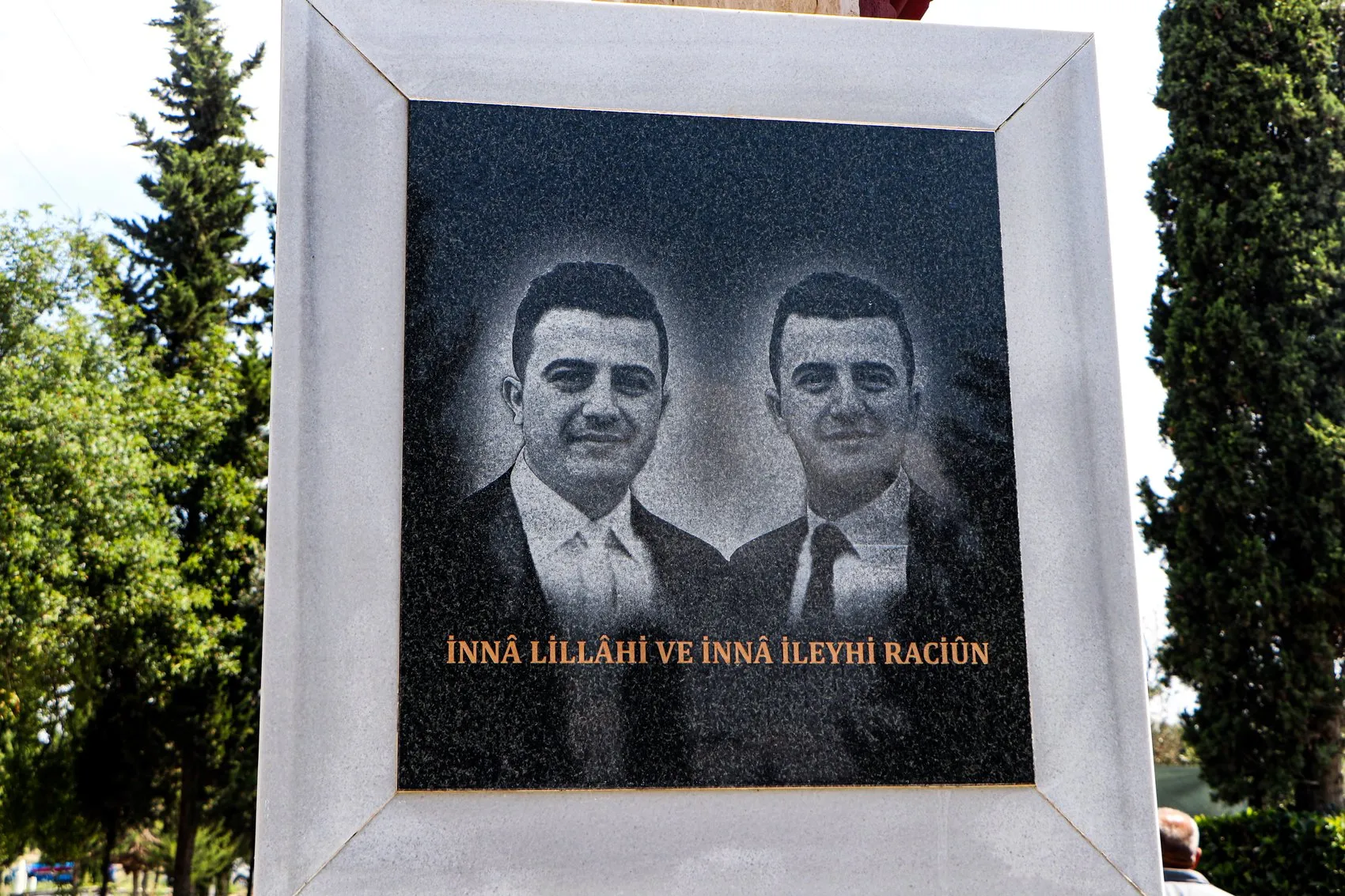 Adana 15 Temmuz şehitlerini kabirleri başında dualarla andı
