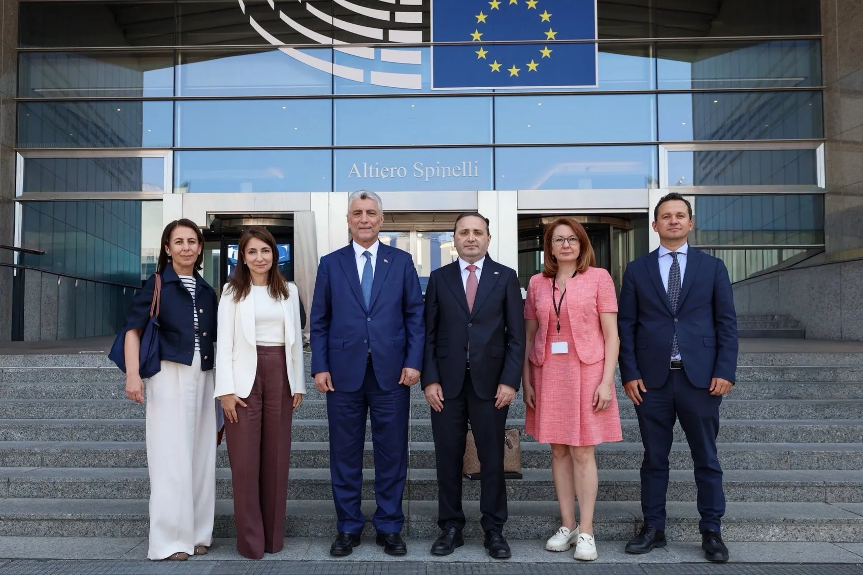 Bakan Bolat Brüksel'de Avrupa ile sanayi masasına oturdu