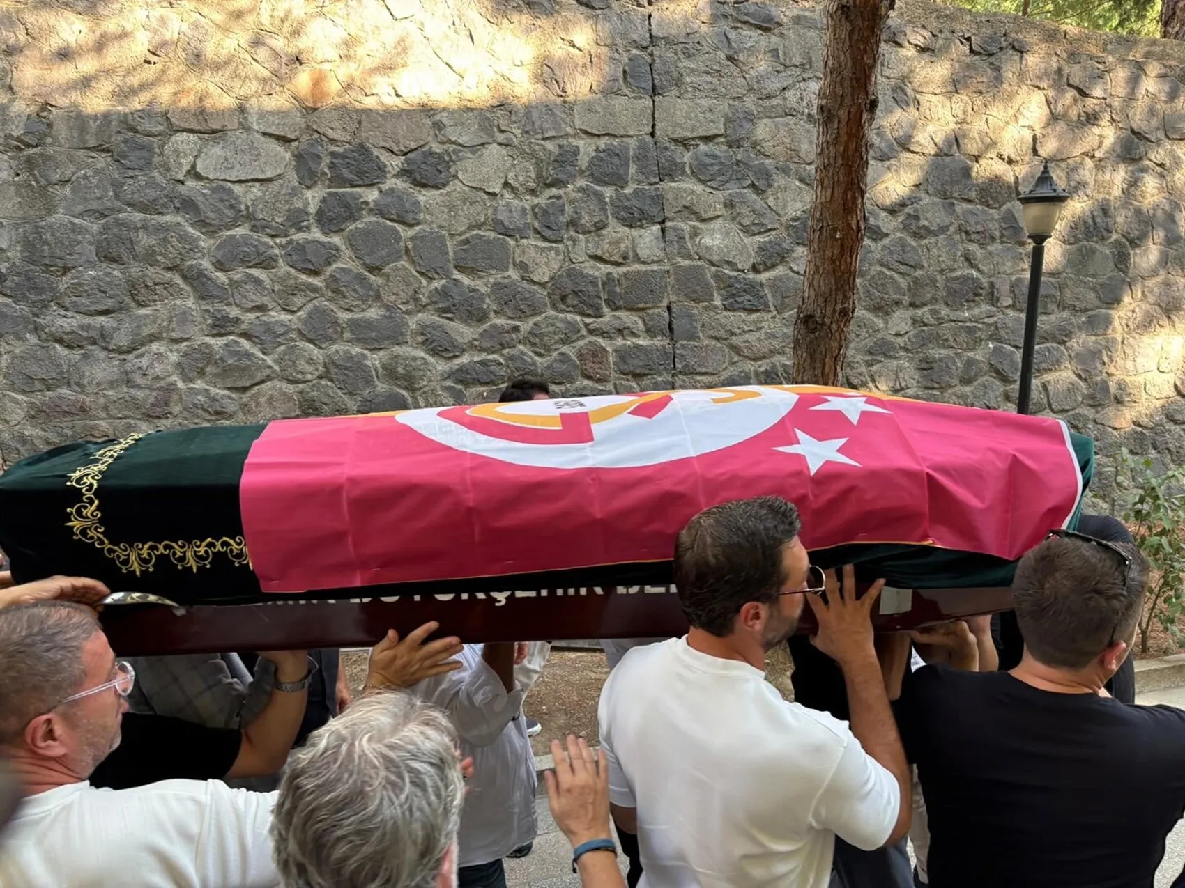 Gazeteci Aziz Üstel son yolculuğuna uğurlandı
