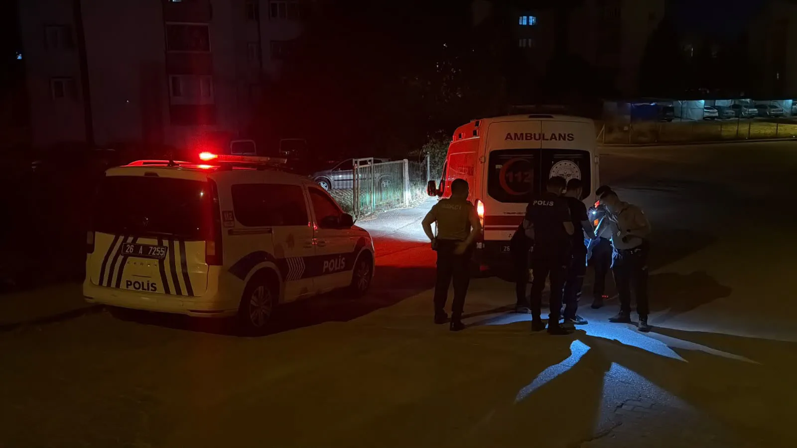 Eskişehir’de sahte plakalı araçla kaçan şüpheliler bekçiyi yaraladı
