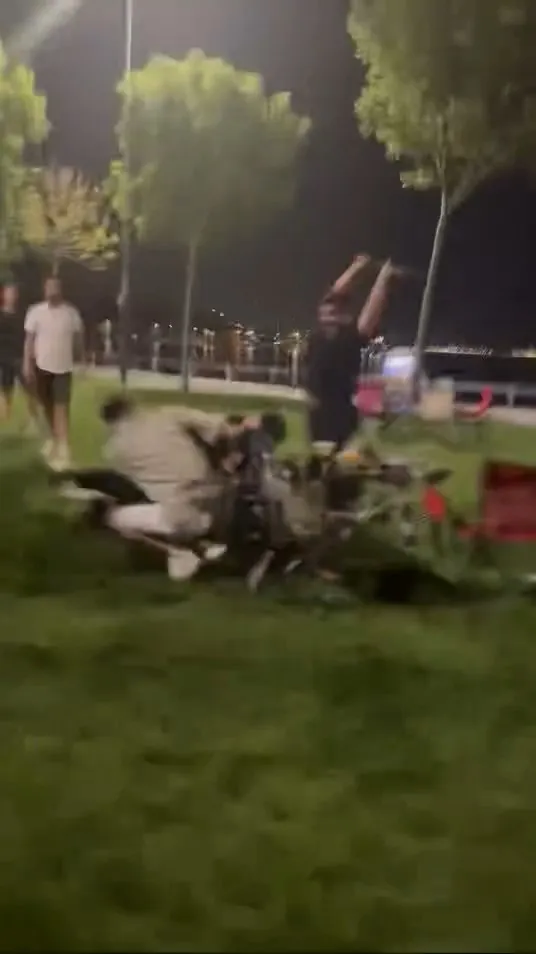Caddebostan sahilinde piknik keyfi kavgayla bitti