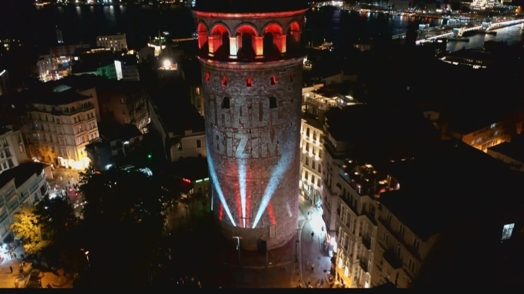 Galata Kulesi 15 Temmuz’un onuncu yılı için ışıklarla donatıldı