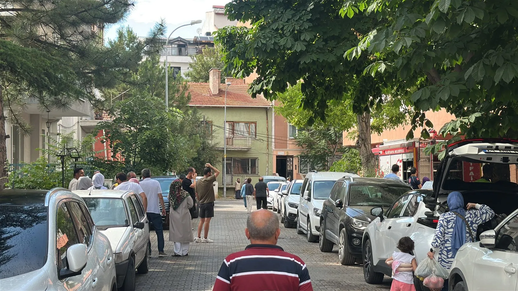 Kütahya'da 9 katlı binaya yıldırım düştü