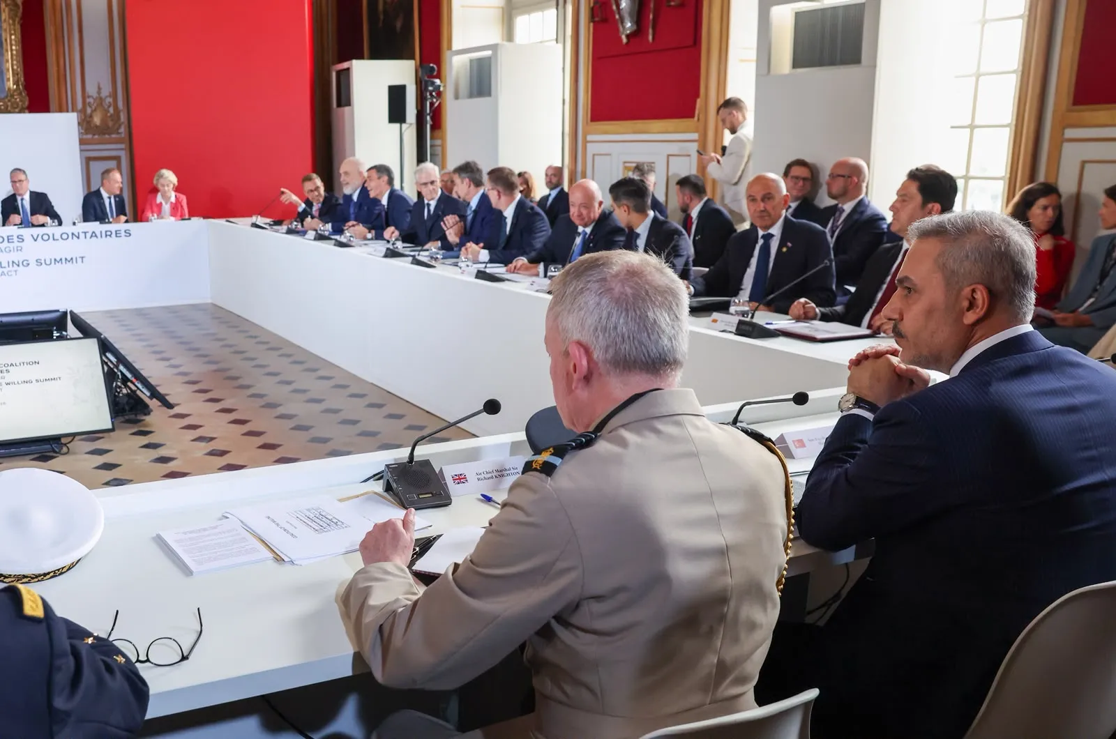 Hakan Fidan Paris'te Ukrayna için masaya oturdu