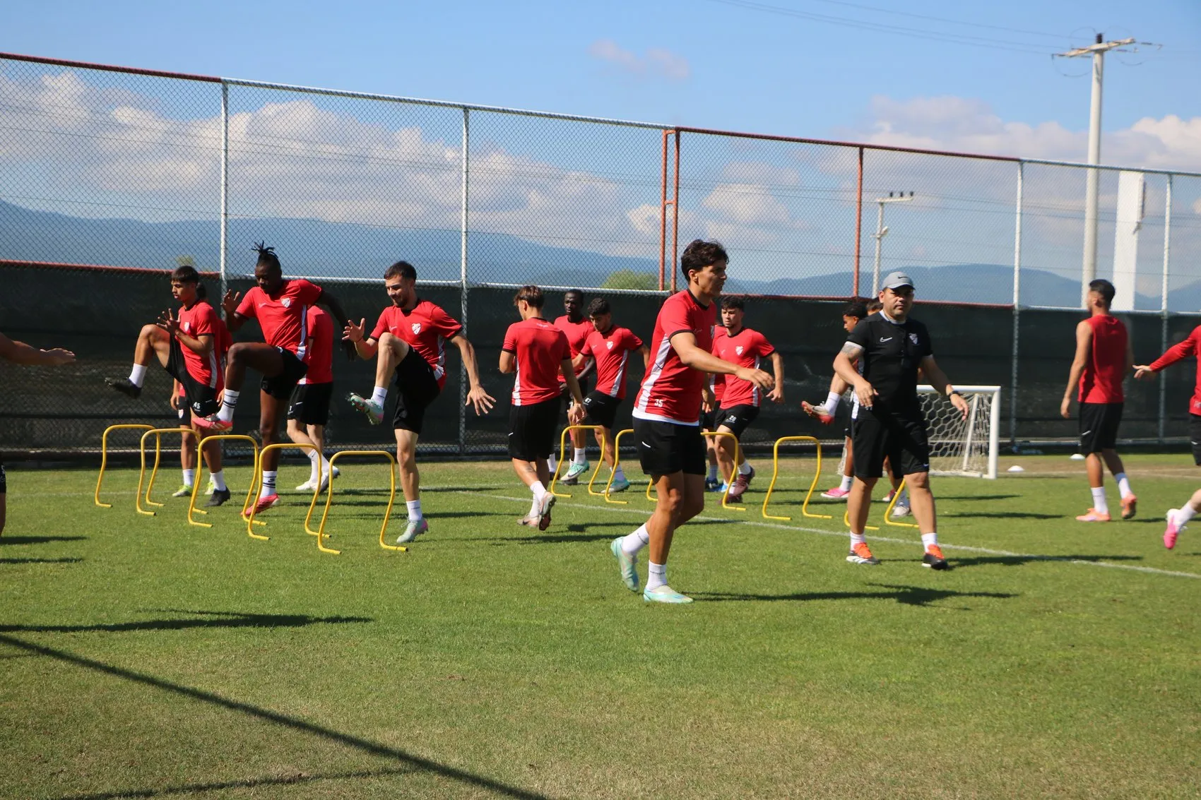 Boluspor'da Daniel Farrar dönemi çift mesaiyle başladı