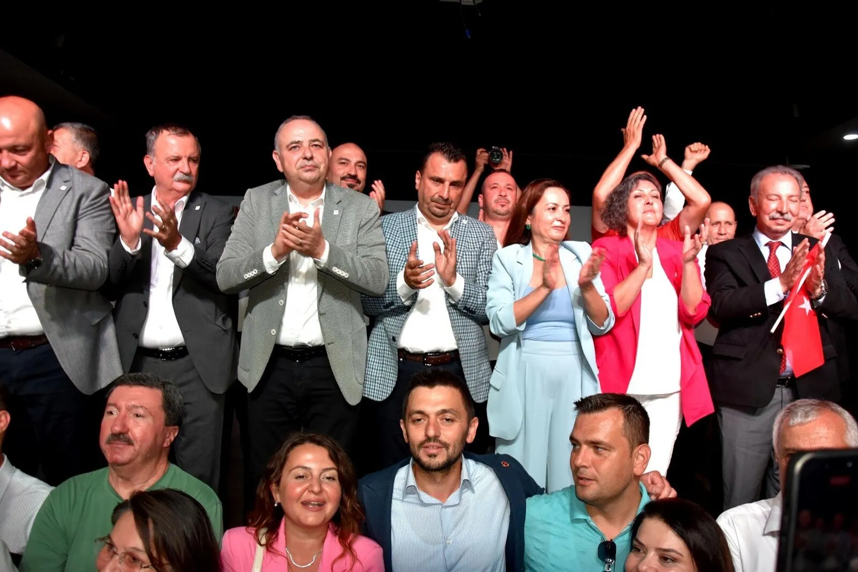 Manisa'da tüm CHP'li belediye başkanları Yeni Parti çatısı altında birleşti