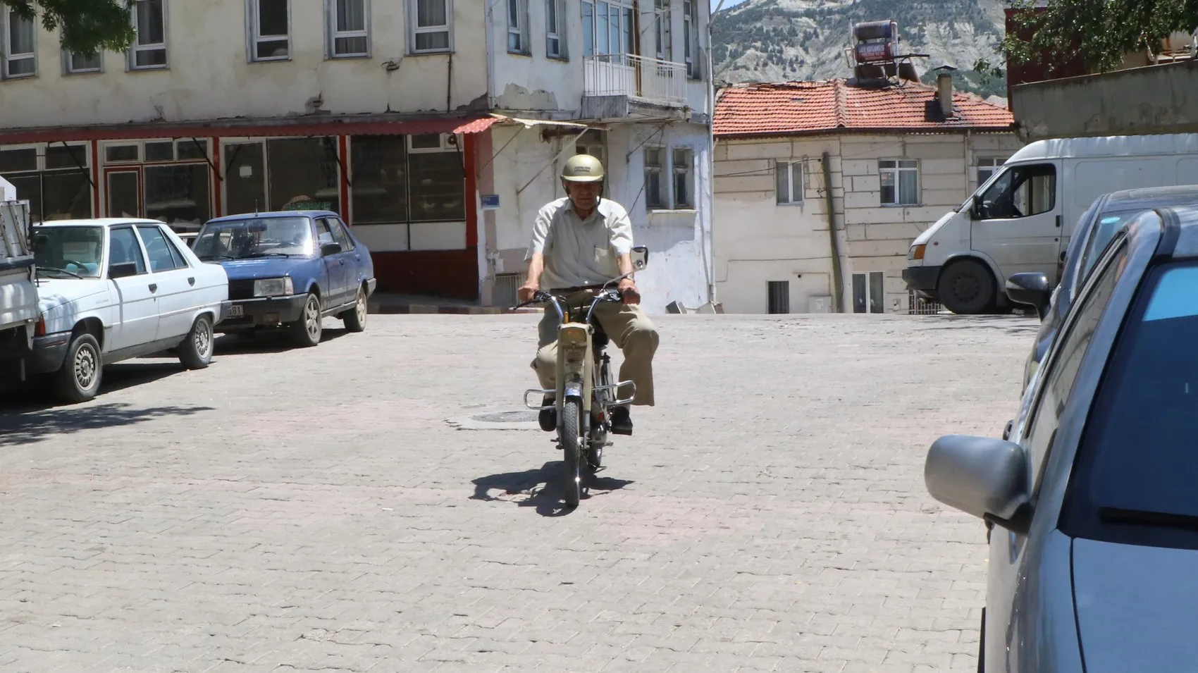Burdur’da yarım asırlık sadakat 1976 model motorunu hala kullanıyor
