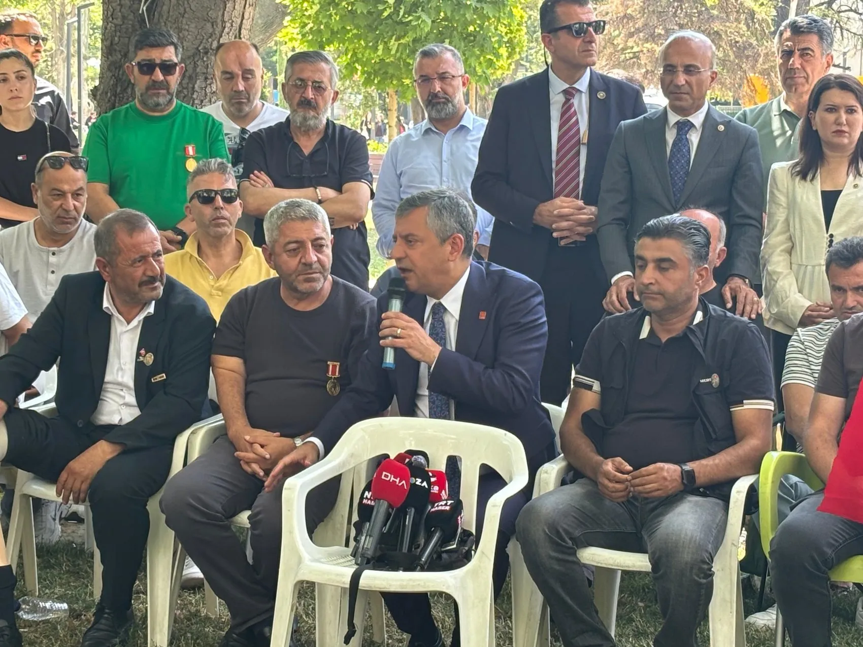 Özgür Özel'den er şehit ve gazi yakınlarına destek çağrısı
