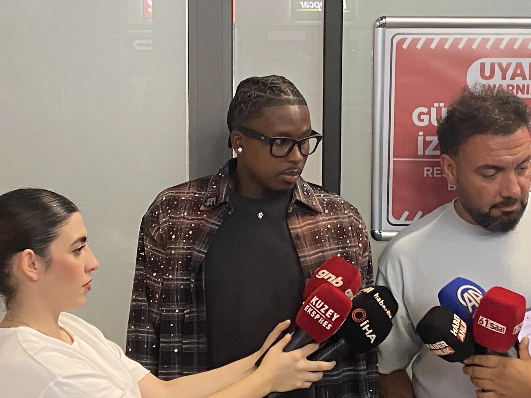 Trabzonspor’un yeni savunmacısı Sidny Lopes Cabral şehre ayak bastı
