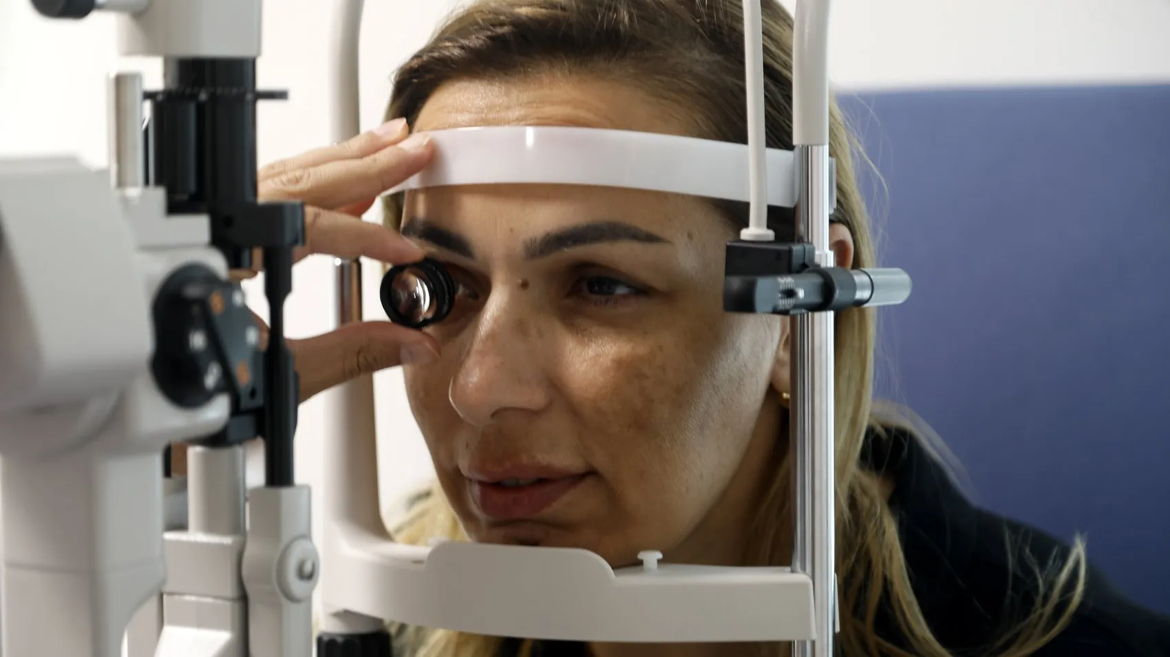Kornea nakli bekleyen hastaya 10 saniyelik lazer mucizesi