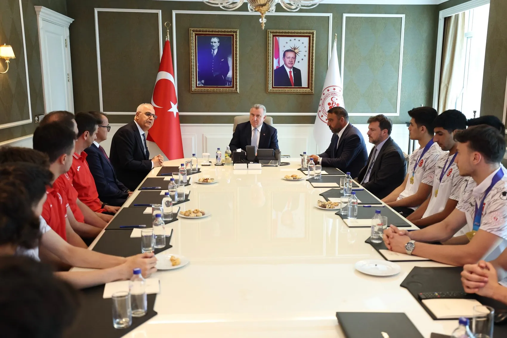 Genç voleybolcular dünya şampiyonu unvanıyla Ankara’ya döndü