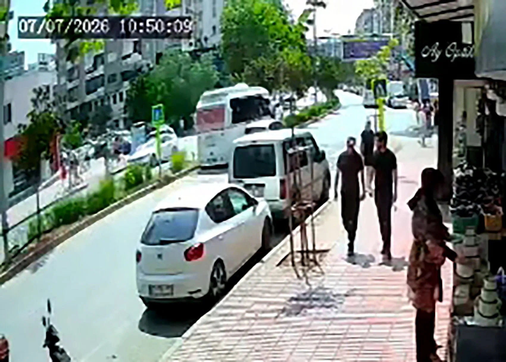 Yaya geçidinde alkollü sürücü dehşeti