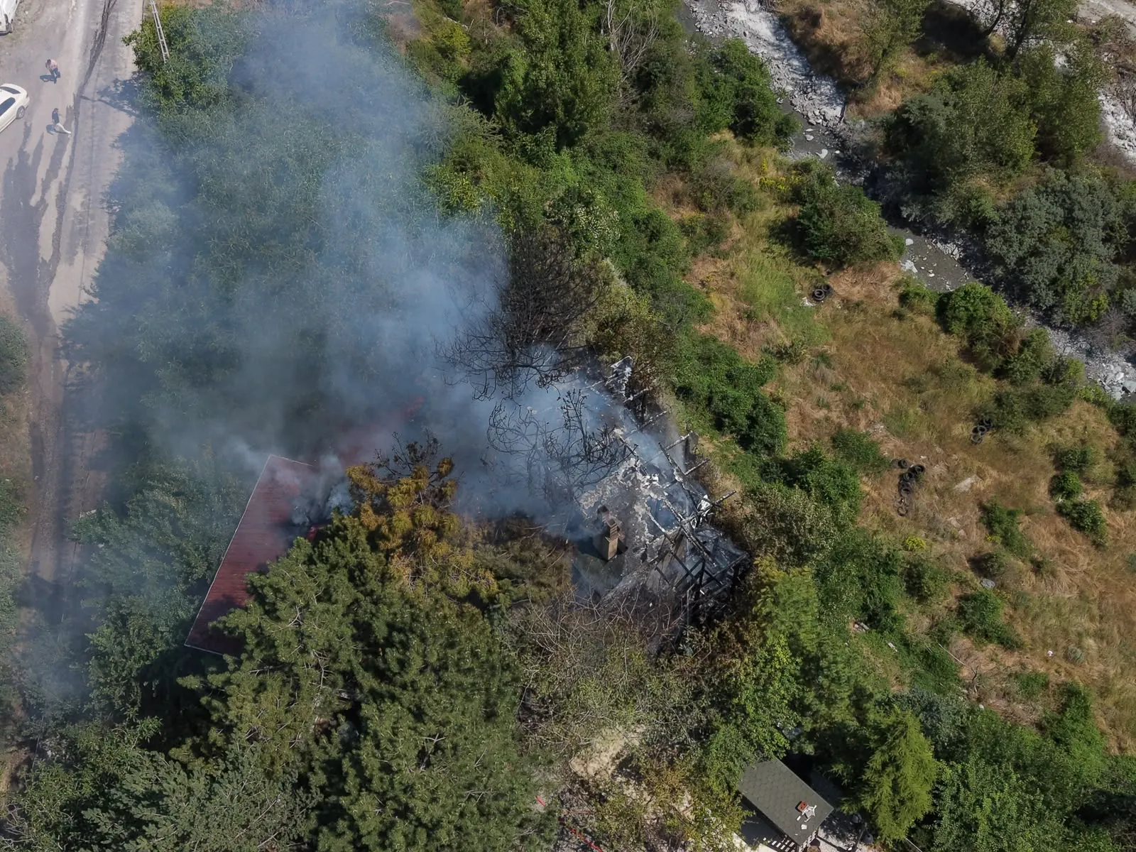 Tosya’da kır restoranı alevlere teslim oldu