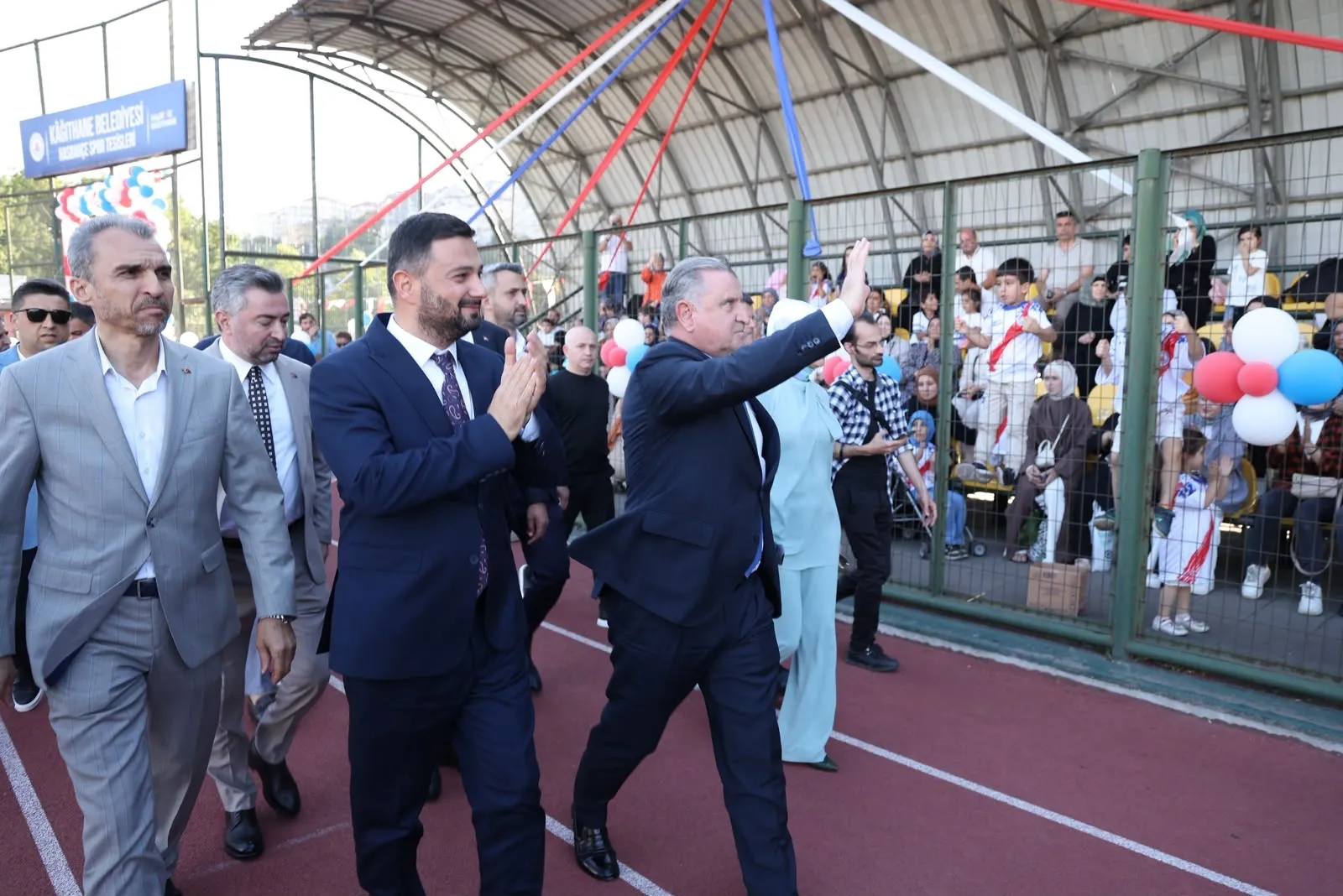 Kağıthane'de binlerce çocuk yaz spor okullarında buluştu