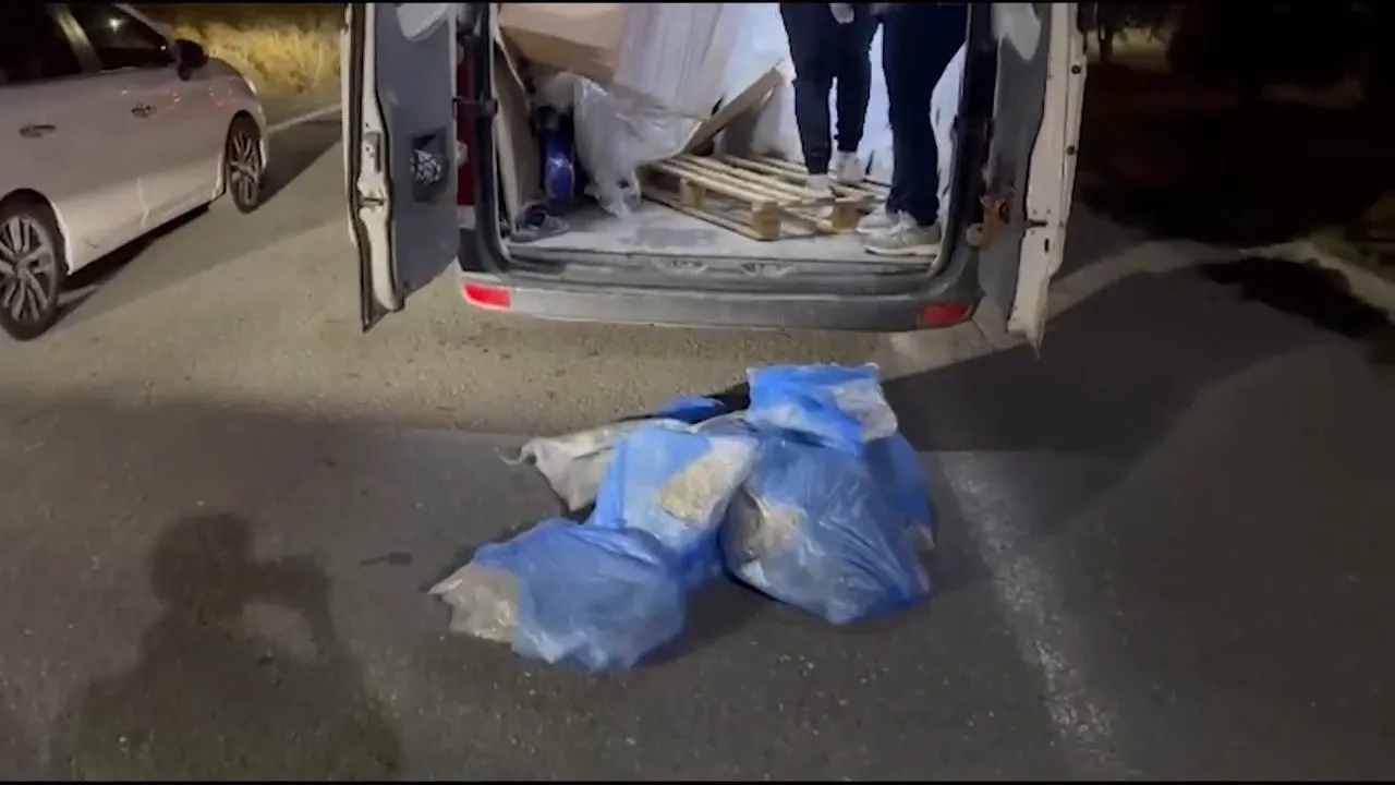 İstanbul narkotik ekiplerinden iki ilçede eş zamanlı zehir operasyonu